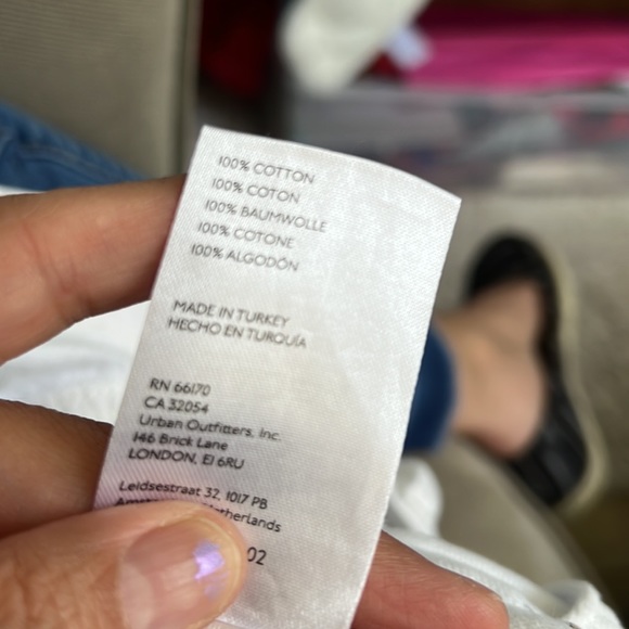 💥1 hour sale. Free People, Mid-rise distressed shorts, optic white - Picture 4 of 9